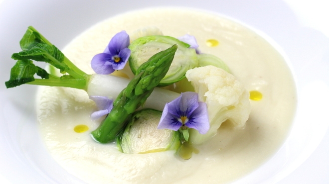 Bistro Sifflet - 料理写真:カリフラワーのヴルーテ　季節の温野菜