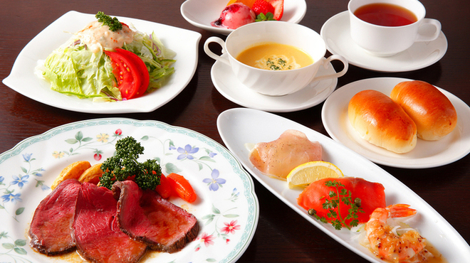 サラダの店サンチョ - 料理写真:チョイスコース：メイン料理を１品チョイスする、お気軽なチョイスコース料理です。