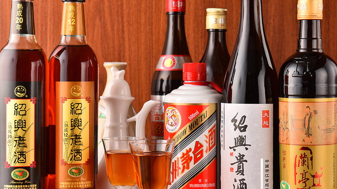 銀座夜市 - ドリンク写真:中華ながらの紹興酒もたくさん揃っております