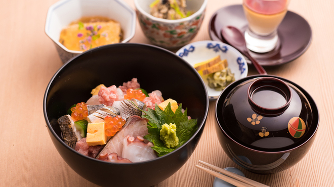 お料理 とみやま - 料理写真:本日の海鮮丼御膳 2480円税込