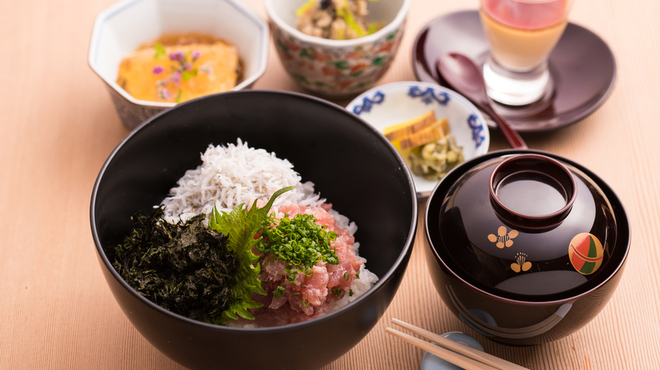 お料理 とみやま - 料理写真:ねぎとろ　釜揚げしらす丼御膳 1680円税込