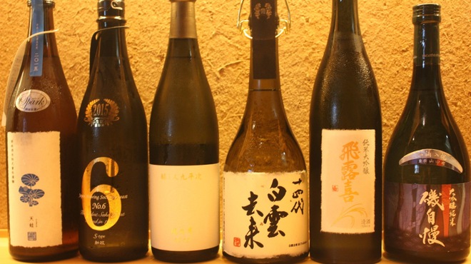 はと - ドリンク写真:４合瓶はボトルでお得。