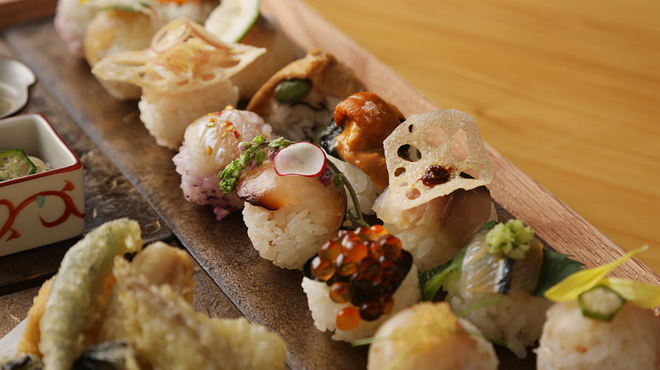 手鞠鮨と日本茶 宗田 - 料理写真:手鞠鮨14貫