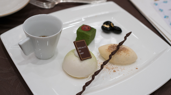 ホテルグランヴィア京都 - 料理写真:2018.4 祇園辻利の抹茶を使った豆乳のムース、黒蜜ソースとバニラアイス