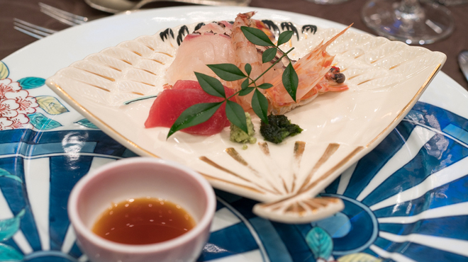 ホテルグランヴィア京都 - 料理写真:2018.4 紀州梅まだい 鮪 車海老 あしらえ一式