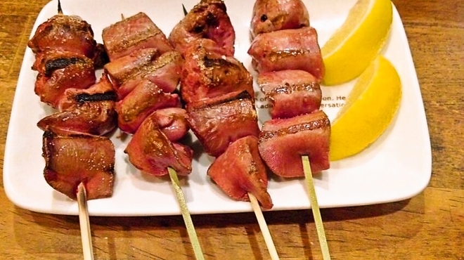 モモガッパ - 料理写真:白レバーはオススメの一品です！