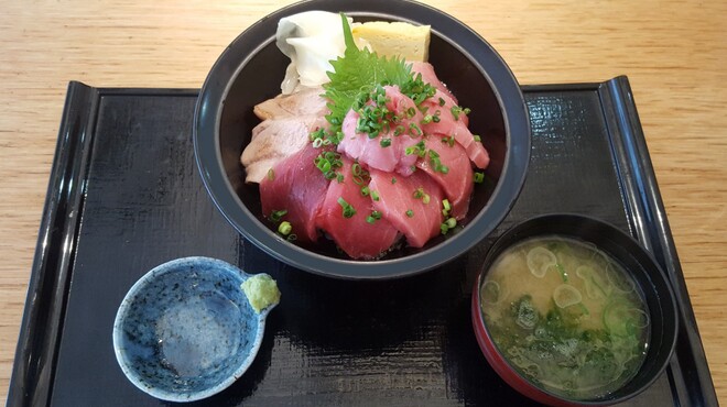 東京米バル竹若 - 料理写真:厳選まぐろ使用のまぐろ丼。是非お召し上がりください！
