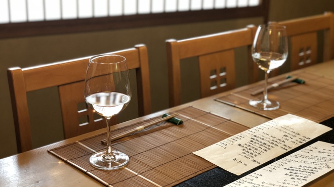 照月 - ドリンク写真:ワイングラスで飲む日本酒