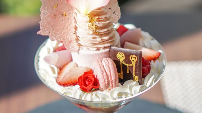 グラマシースイート - 料理写真:大人のご褒美パフェ ライチ＆ローズ