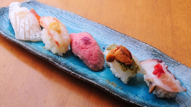 ときすし - 料理写真:塩三昧 980円
白身 白ワイン塩
赤海老 エビ塩
ローストビーフ 赤ワイン塩
剣先イカ ウニ塩
生タコ カリカリ梅塩