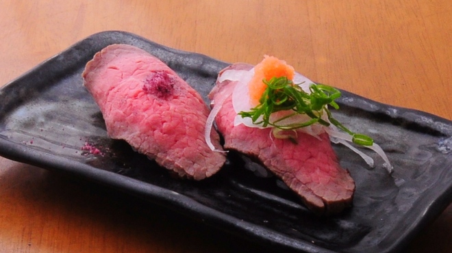 ときすし - 料理写真:数量限定ローストビーフの握り、一貫180円