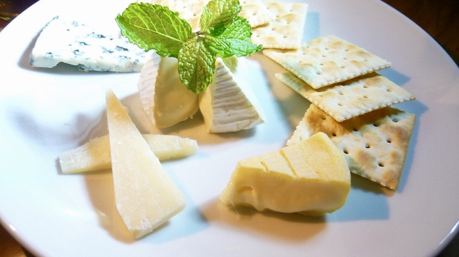 和フレンチバル村塾 屋根裏 別邸 - 料理写真:チーズ4種盛り