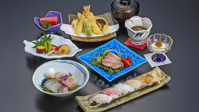 魚よし - 料理写真:おまかせコース料理はおひとり様6000円から