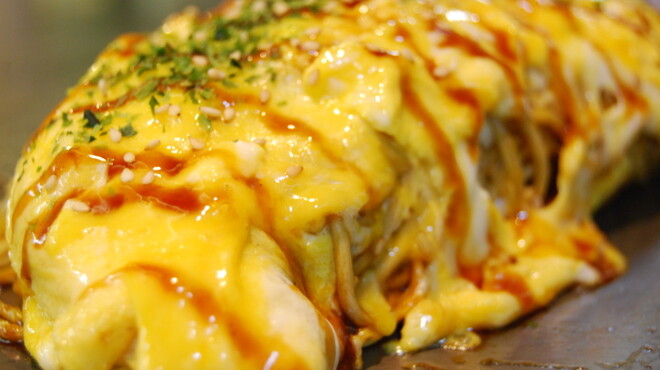 お玉のキャベツ - 料理写真:お玉名物　オムオコ!!\900