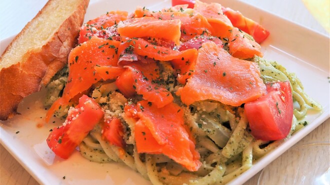 Chef Daniel's - 料理写真:夏季限定＜冷製生パスタ＞スモークサーモン、バジル