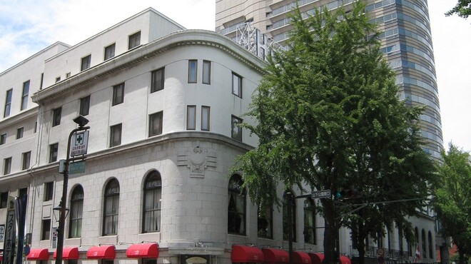 京料理 熊魚菴 たん熊北店 - 外観写真:90年の歴史を誇る老舗ホテル