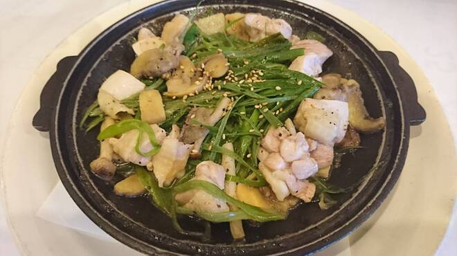Tori Hachi - 料理写真:鶏と茸の陶板焼き