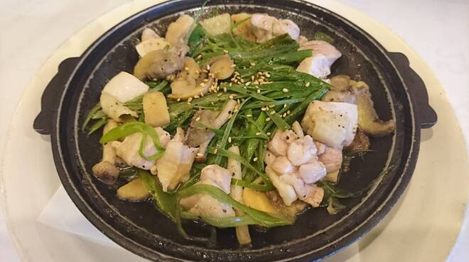 鳥八 - 料理写真:鶏と茸の陶板焼き
