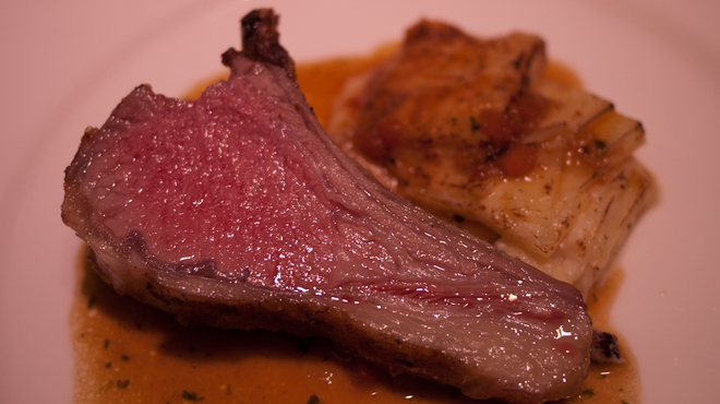 リラダン - 料理写真:仔羊背肉のグリル　バジリコソース