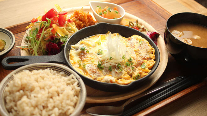 味噌めしや まるたま - 料理写真:ランチタイム1日10食限定ワンプレート味噌めしの一例