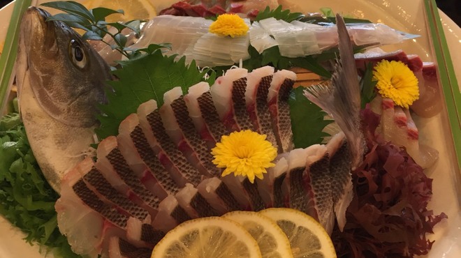 パサージュ 琴海 - 料理写真:[造里] 近海産旬魚の盛り合わせ
  いさき、シマアジ、ヒラマサ、ヤリイカ