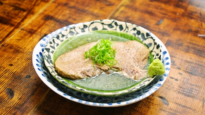 おでんとお蕎麦居酒屋 じんべえ - 料理写真:名物とろけるゆで牛タン