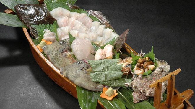 Ajidou raku - 料理写真:活き造りの舟盛り