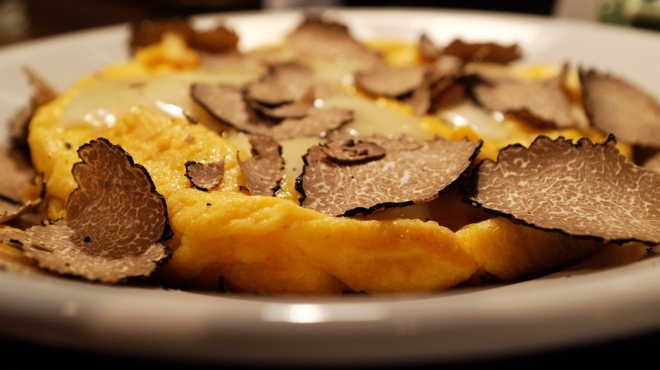 タベルナクアーレ クラシケ - 料理写真:タレッジョチーズのオムレツ トリュフがけ