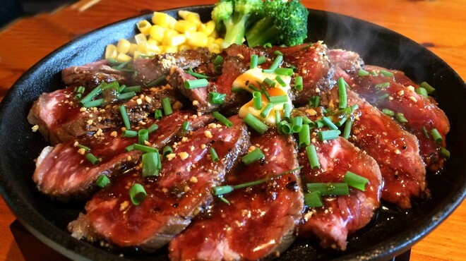 GRILL FUKUYOSHI - 料理写真:お肉にこだわった熟成ハラミステーキ