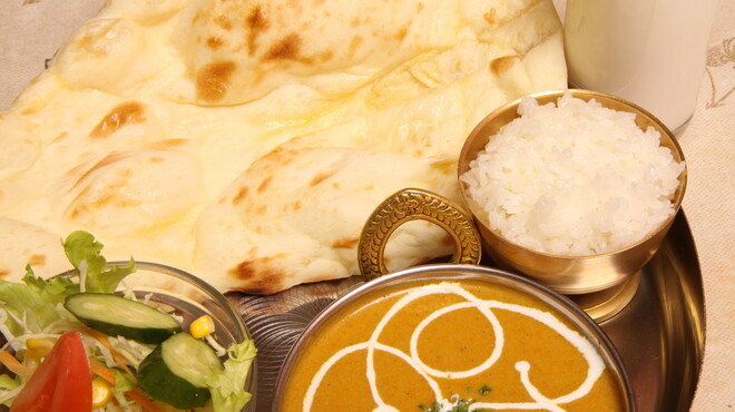 インドラディップ - 料理写真:Aランチ　手軽に楽しめる人気のセットメニューです！カレーの辛さ調節もできますのでお好みで。