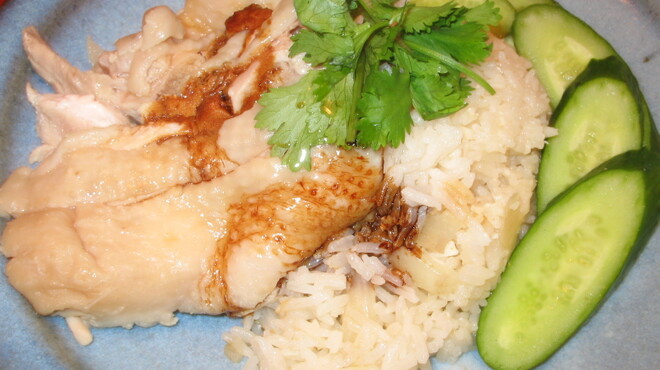 Marai Fuu Kou Bishoku - 料理写真:海南鶏飯（ホイナムカイファン） 茹で鳥のせご飯 800円