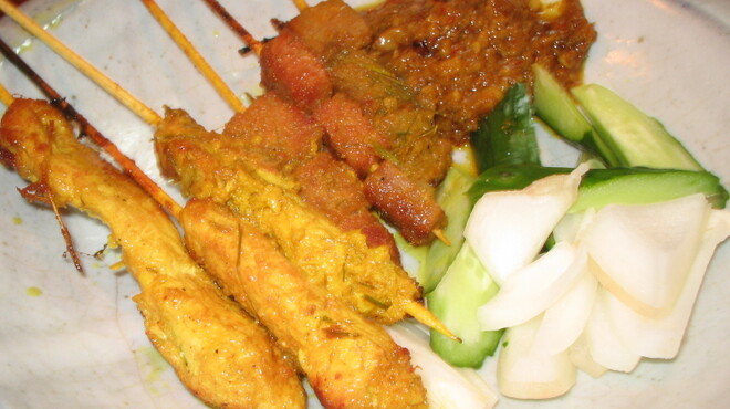 Marai Fuu Kou Bishoku - 料理写真:Satay（サテ） マレー風焼き鳥  600円(４本) 　700円(６本)