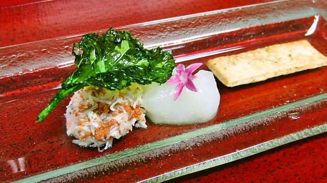 coctura桜井 - 料理写真:一月先付　香箱蟹　近江かぶらのピュレ