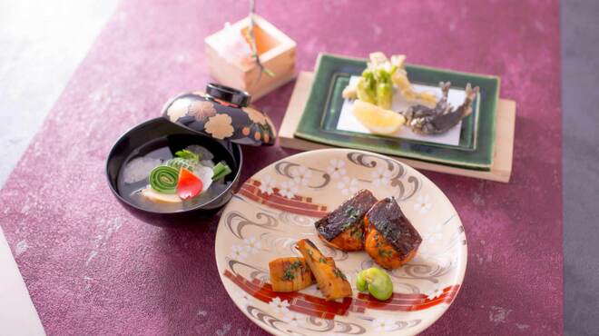 花外楼 - 料理写真:桜の時期の会席