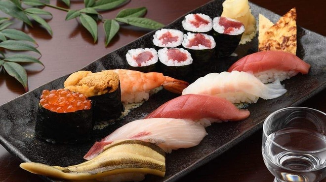 寿司ダイニング甚伍朗 - 料理写真:伝統の技が冴える『松にぎり』は【甚伍朗】の味の代表作です