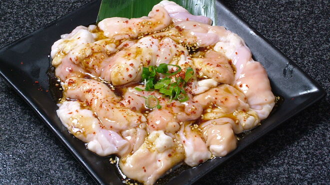 玄海南 - 料理写真:脂も美味しい小腸。鮮度が自慢で、ナント生で仕入れています。(は冷凍で仕入れてるお店が多いです)