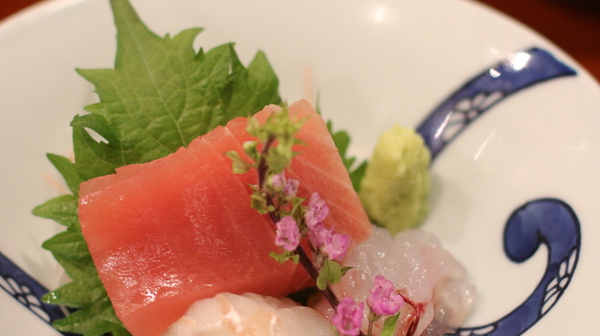 馳走 山傳 - 料理写真:お造り（ヒラメ、マグロ、甘海老）