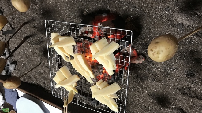 料亭 長坂 - 料理写真:筍を焼いて抹茶塩で頂きます