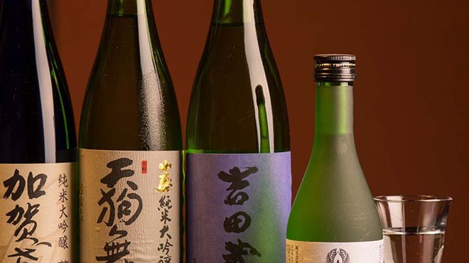 かなざわ玉泉邸 - ドリンク写真:『加賀鳶』や『天狗舞』、『吉田蔵』といった地元石川の地酒は、豊かな金沢食材と相性抜群です