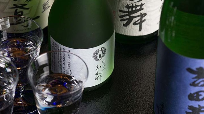 かなざわ玉泉邸 - ドリンク写真:お酒はお料理を引き立てる欠かすことのできない存在。香り豊かな日本酒を多彩にご用意しております