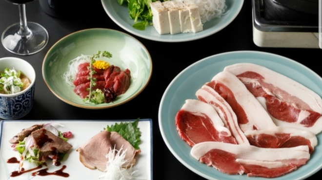 Momo Nja - 料理写真:猪鍋と料理３品コース