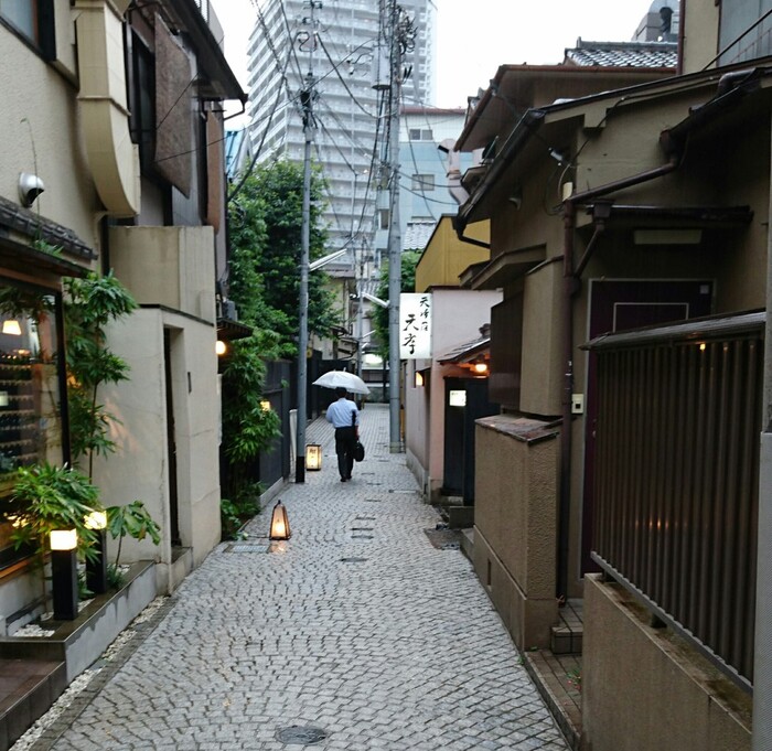 神楽坂 粋な黒塀に石畳 かくれんぼ横丁周辺の接待にも使えるお店 食べログまとめ