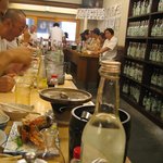 大はし - 活気ある店内