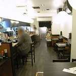 博多らーめん 龍人 - 広くゆったりして清潔感のある店内