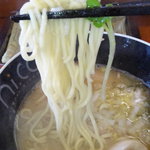ラーメンにっこう - 中太ストレート麺です