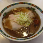 ラーメン 哲史 - 醤油ラーメン(700円、斜め上から)