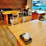 イングカフェ パパンガ - 清潔な店内