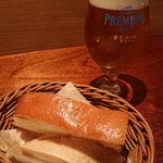 ワインの酒場。ディプント - お通しとビール