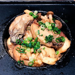 伊勢角屋麦酒 - 鳥羽産牡蠣とキノコの鍋焼き(税別\680)