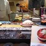 根室花まる - 回転レーン
